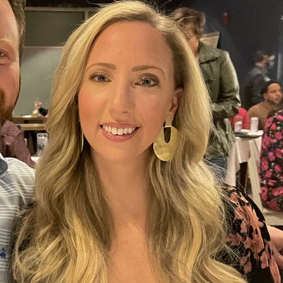 Meet your Posher, Amanda - Picture 1 of 1